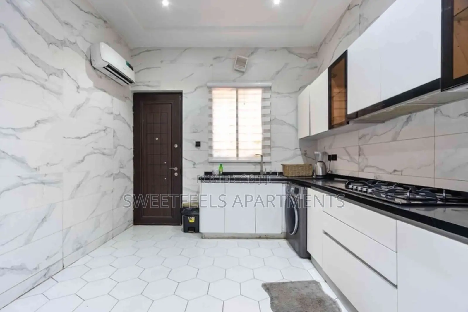 Lux 4 Bedroom Duplex With Gym, Swimming Pool, Snooker Board,Water View in Lekki Phase 1