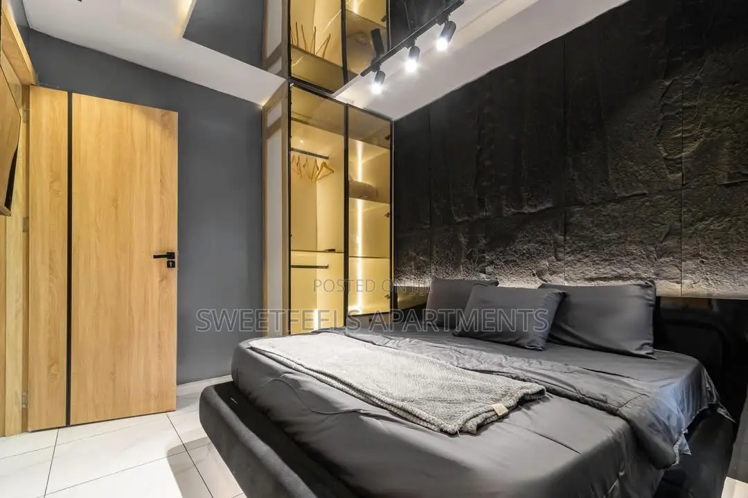 Alexa One Bedroom Apartment With Ps5 and Ceiling Mirror in Ologolo
