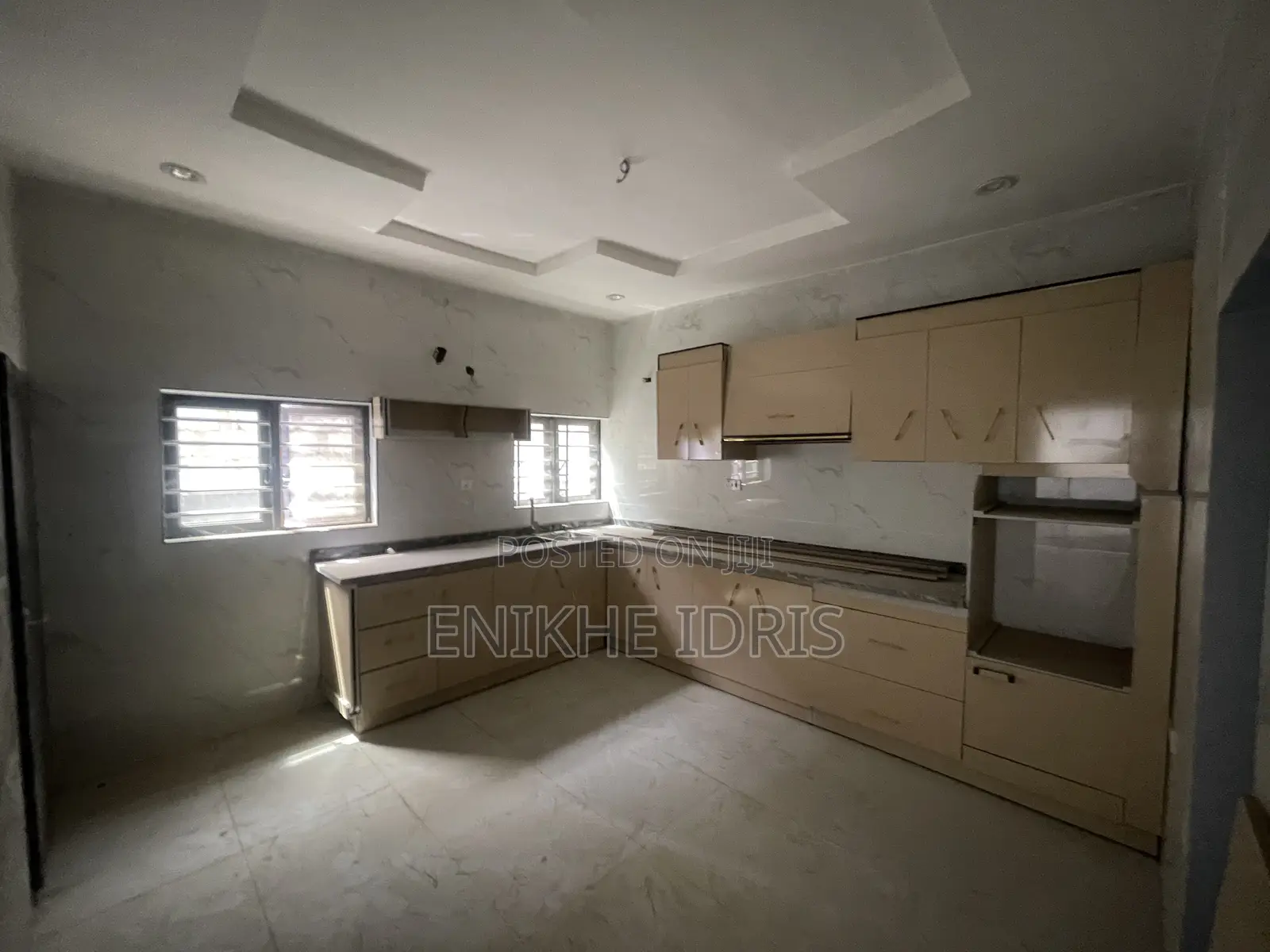 5bdrm Duplex in Rock, Sabon Lugbe for sale in Sabon Lugbe