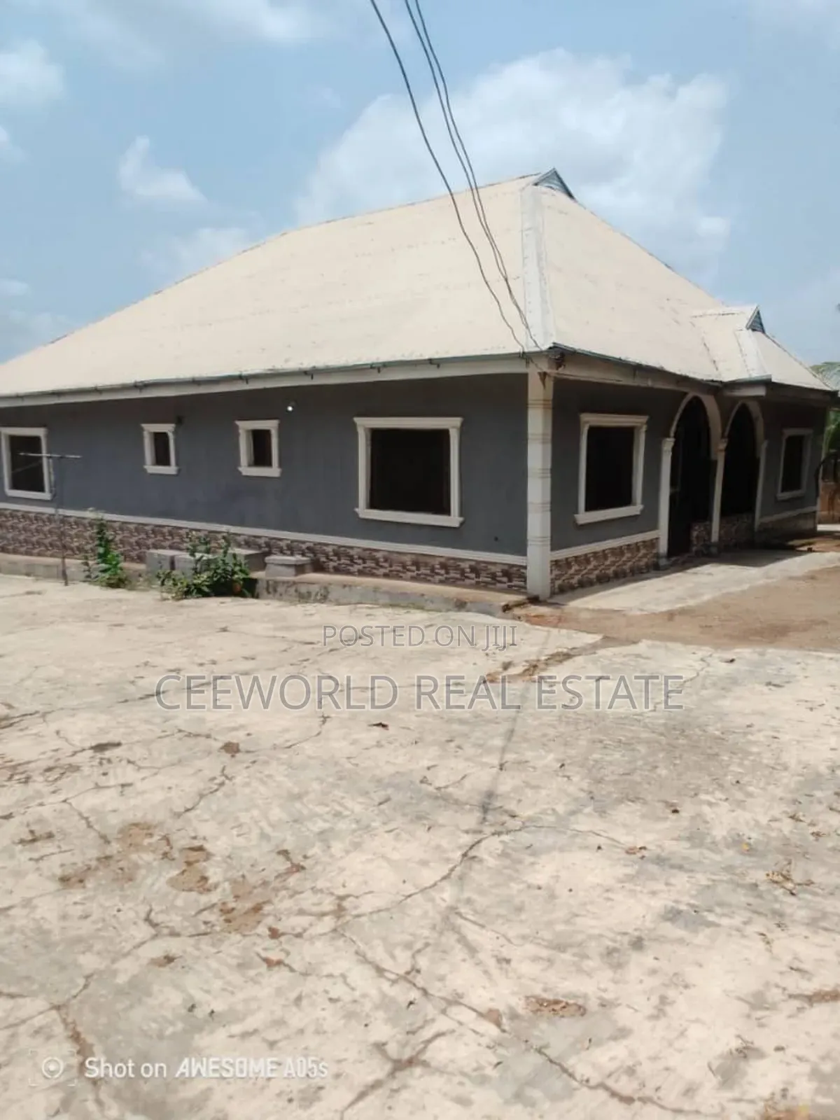 4bdrm Bungalow in Bcj Apata for sale in Apata