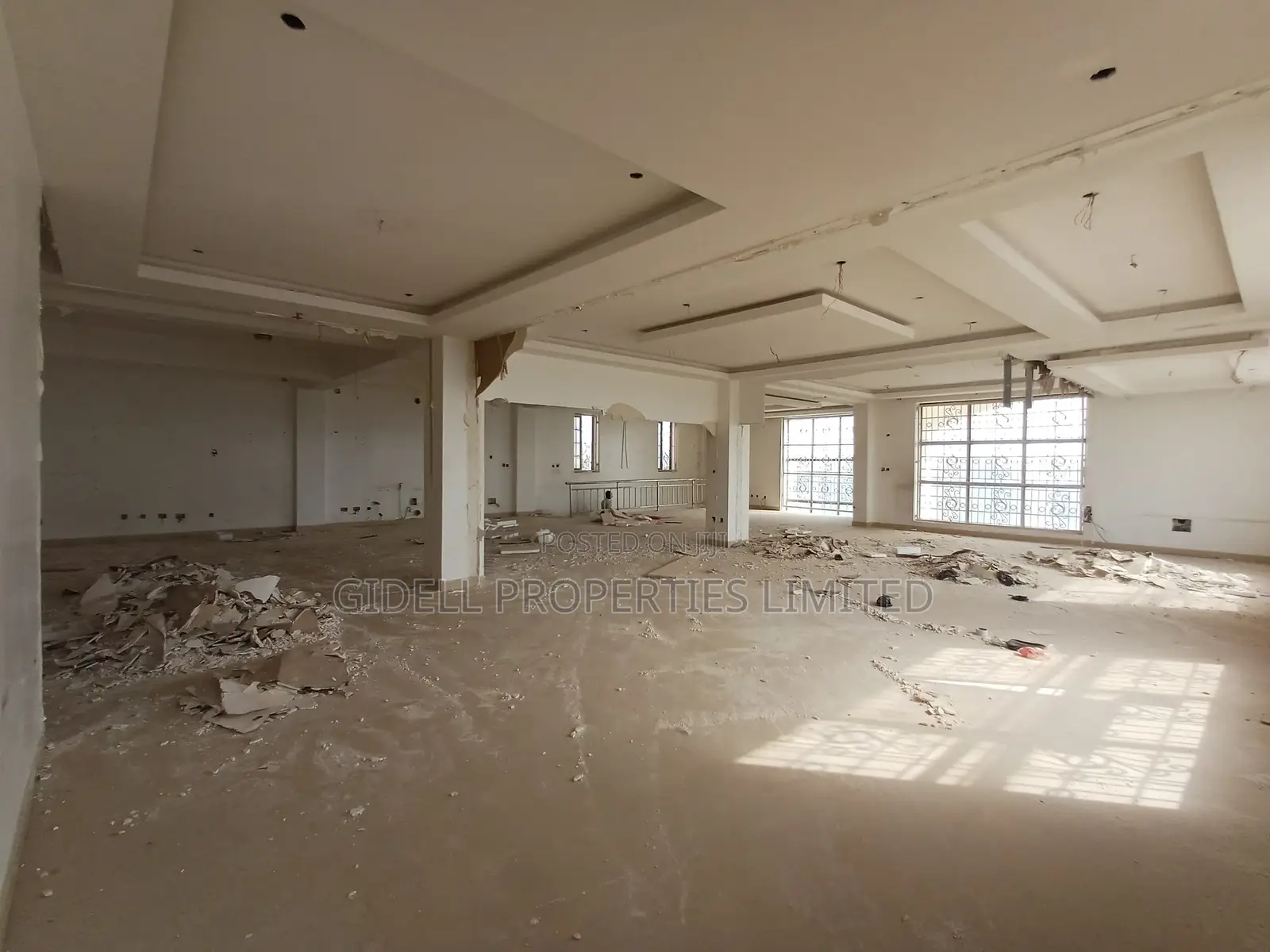 181sqm Space on the First Floor in a Strategic Location in Mabushi