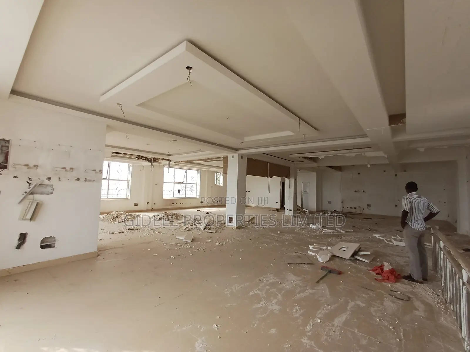 181sqm Space on the First Floor in a Strategic Location in Mabushi