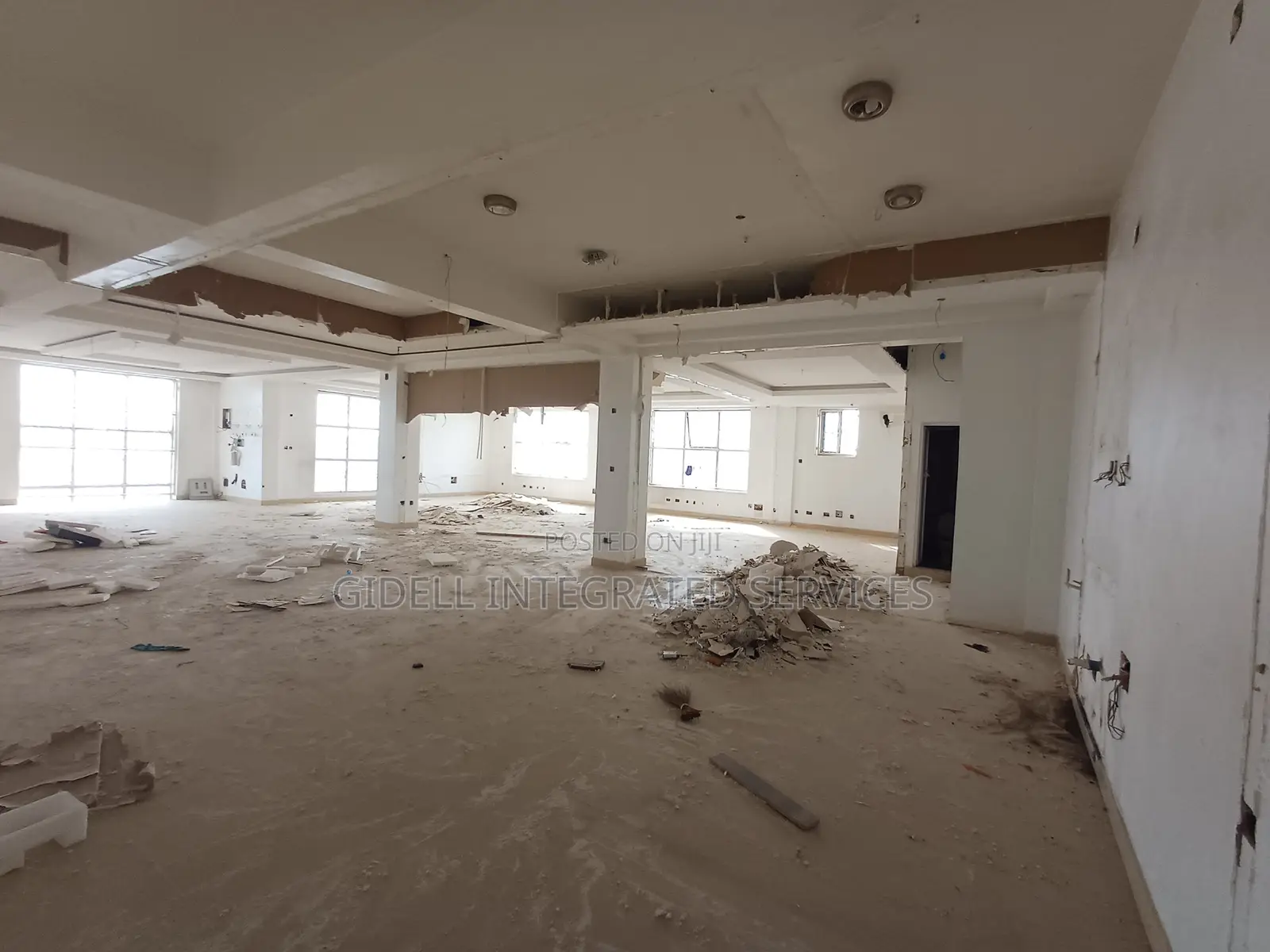 181sqm Space on the First Floor in a Strategic Location in Mabushi