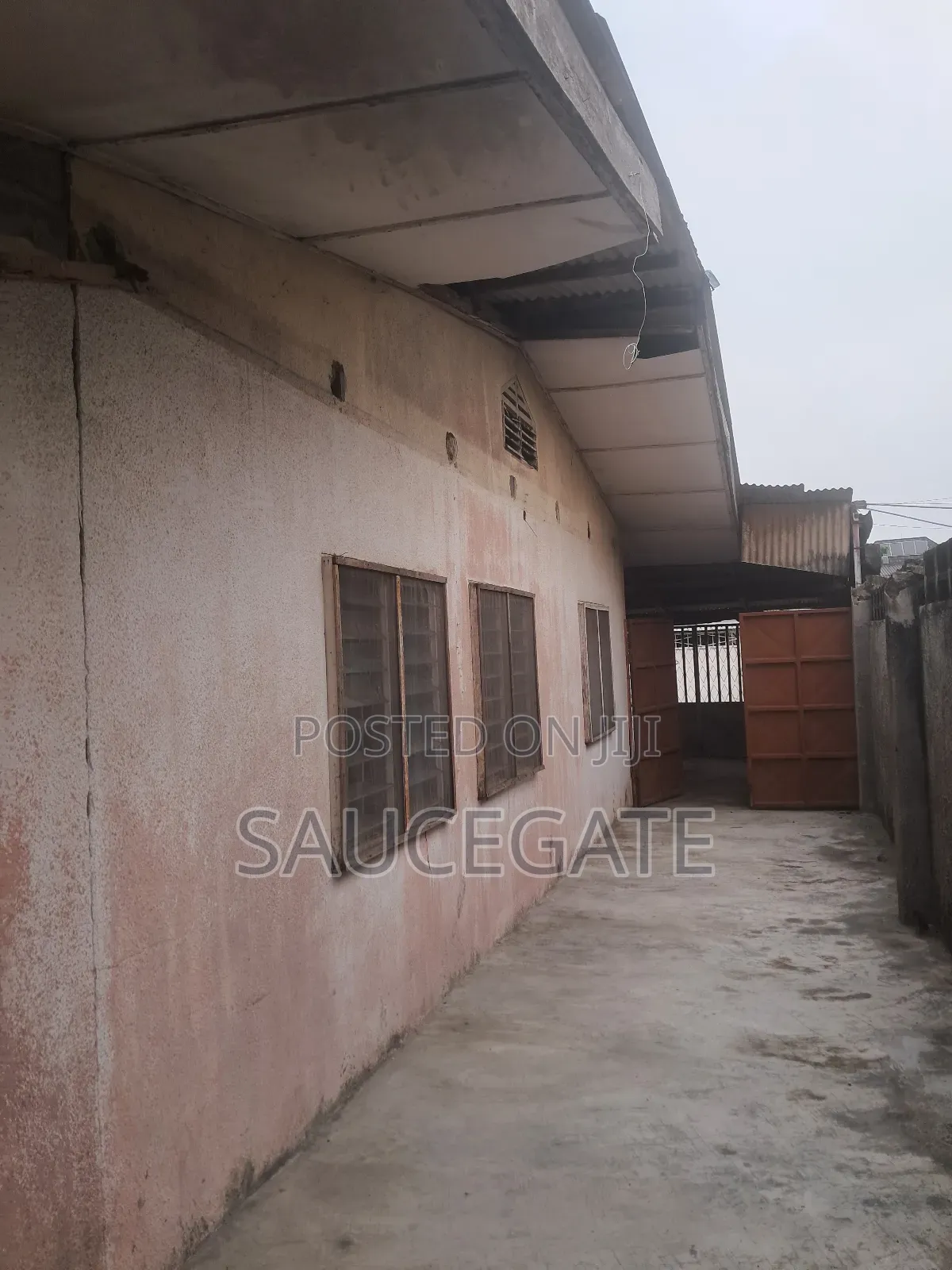 4bdrm Bungalow in Mobil Estate, Satellite Town for sale in Satellite Town