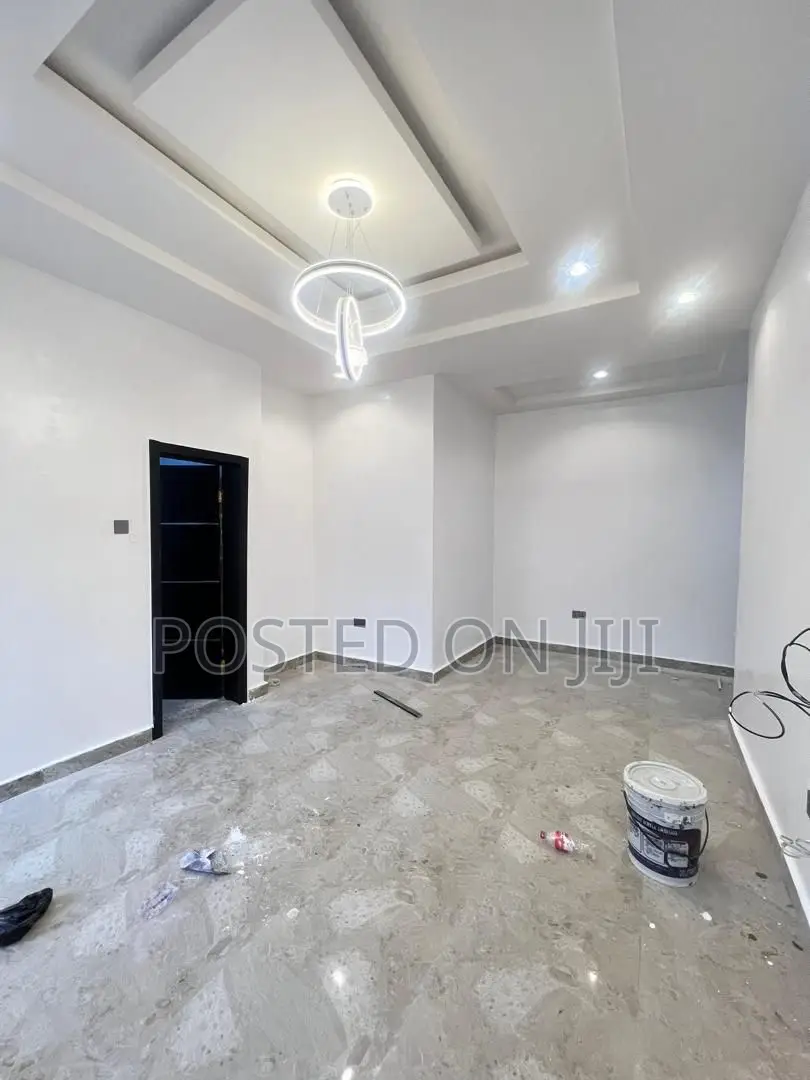 2bdrm Apartment in Airport Road for sale in Airport Road / Ikeja