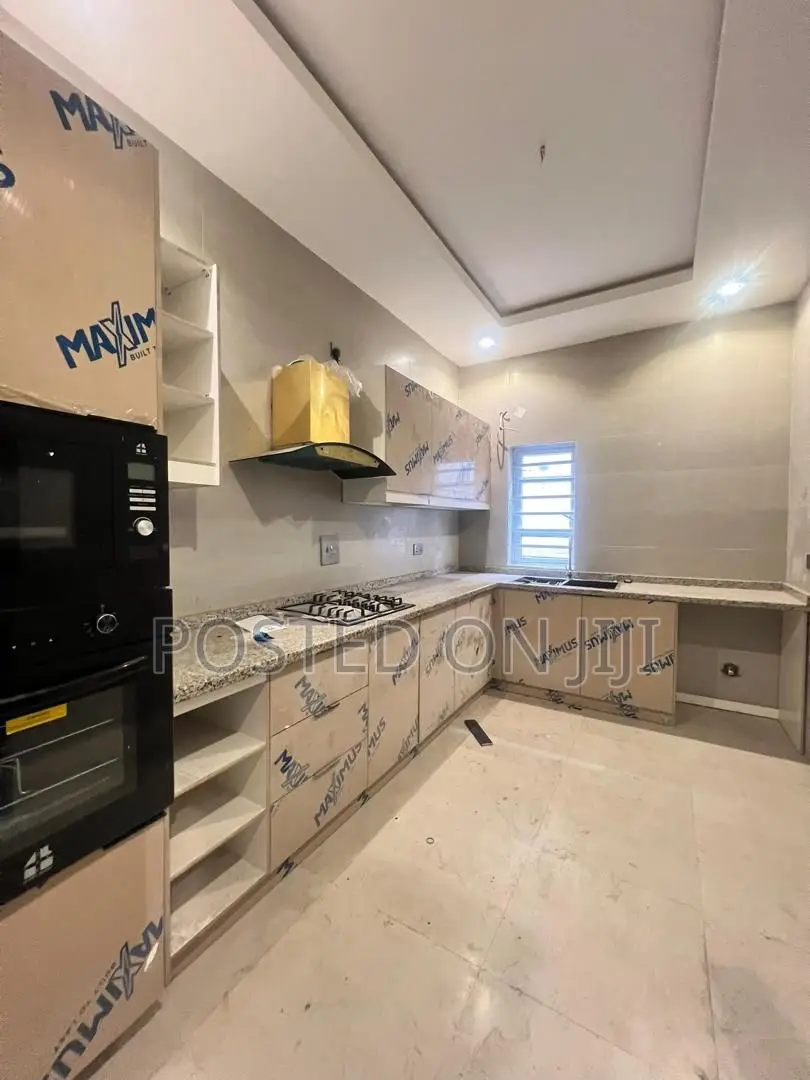 2bdrm Apartment in Airport Road for sale in Airport Road / Ikeja