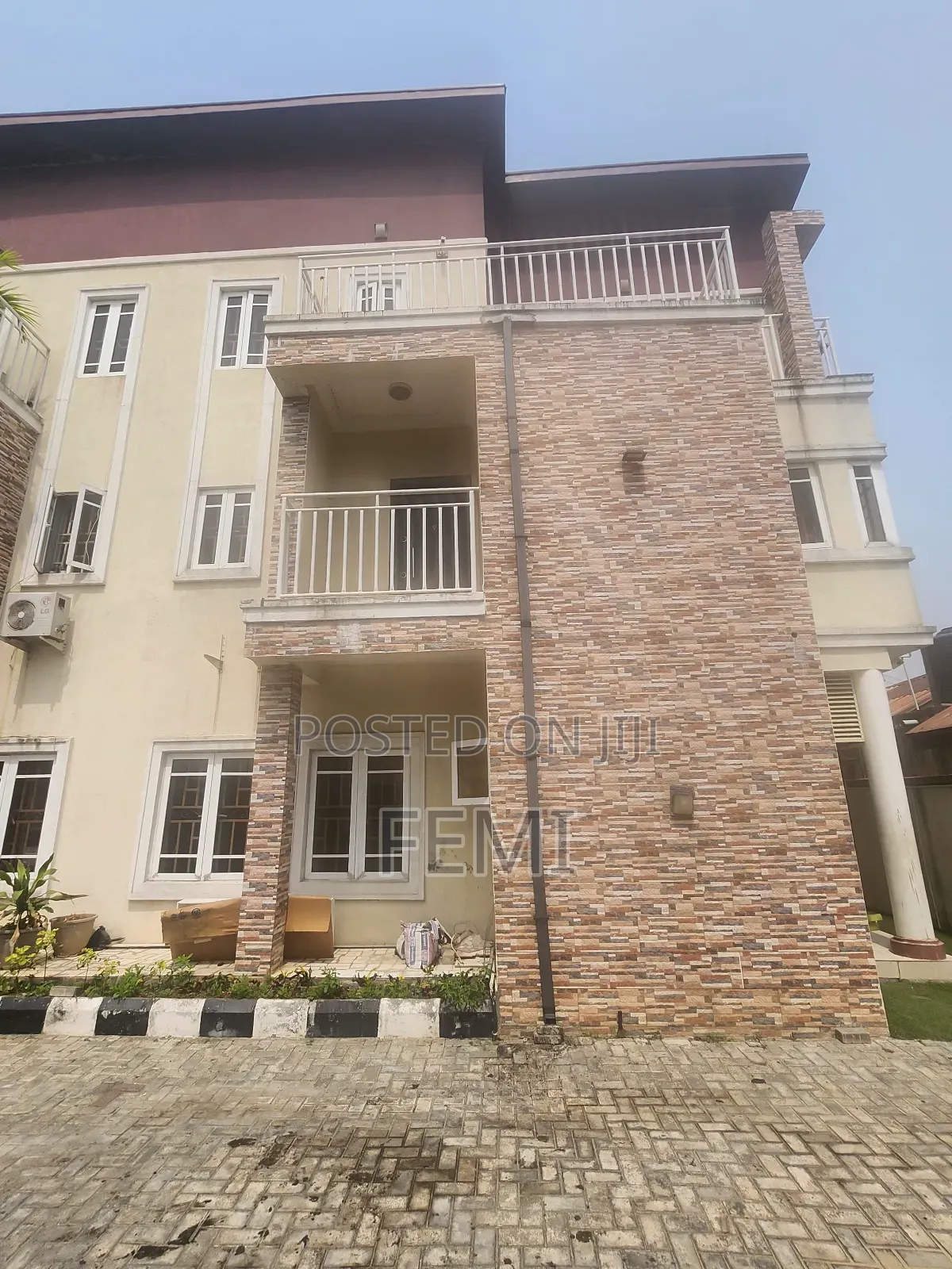 4bdrm Townhouse / Terrace in Creek Lane Estate, Agungi for rent in Agungi