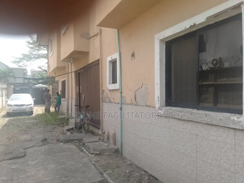 Furnished 6bdrm Duplex in Thomas Estate for sale in Thomas Estate