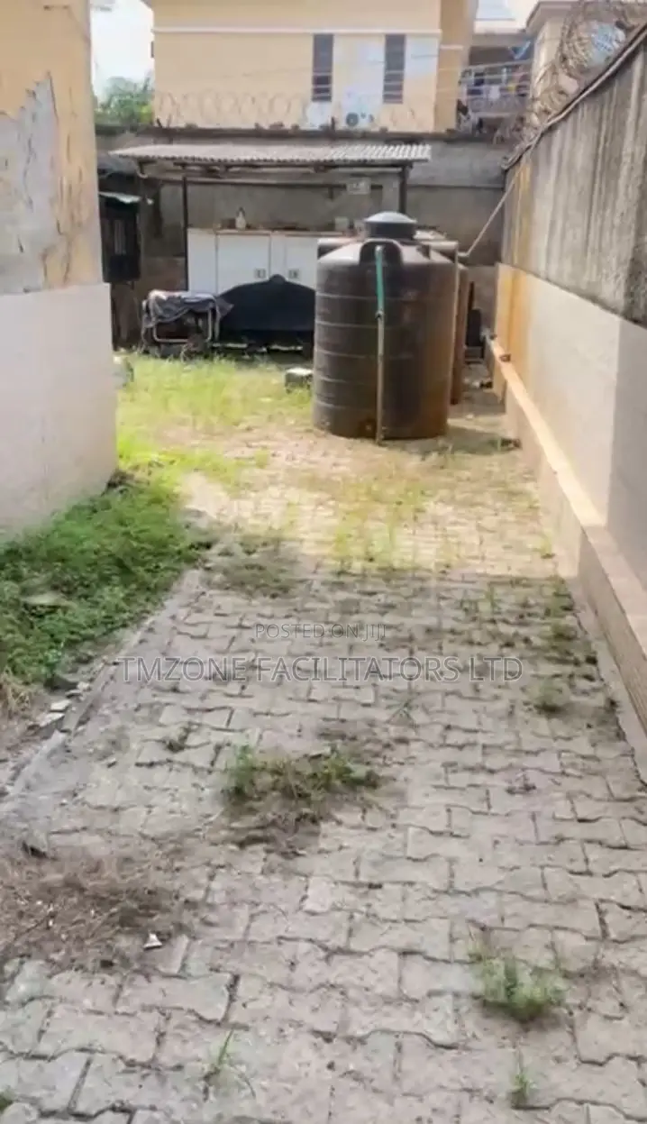 Furnished 6bdrm Duplex in Thomas Estate for sale in Thomas Estate