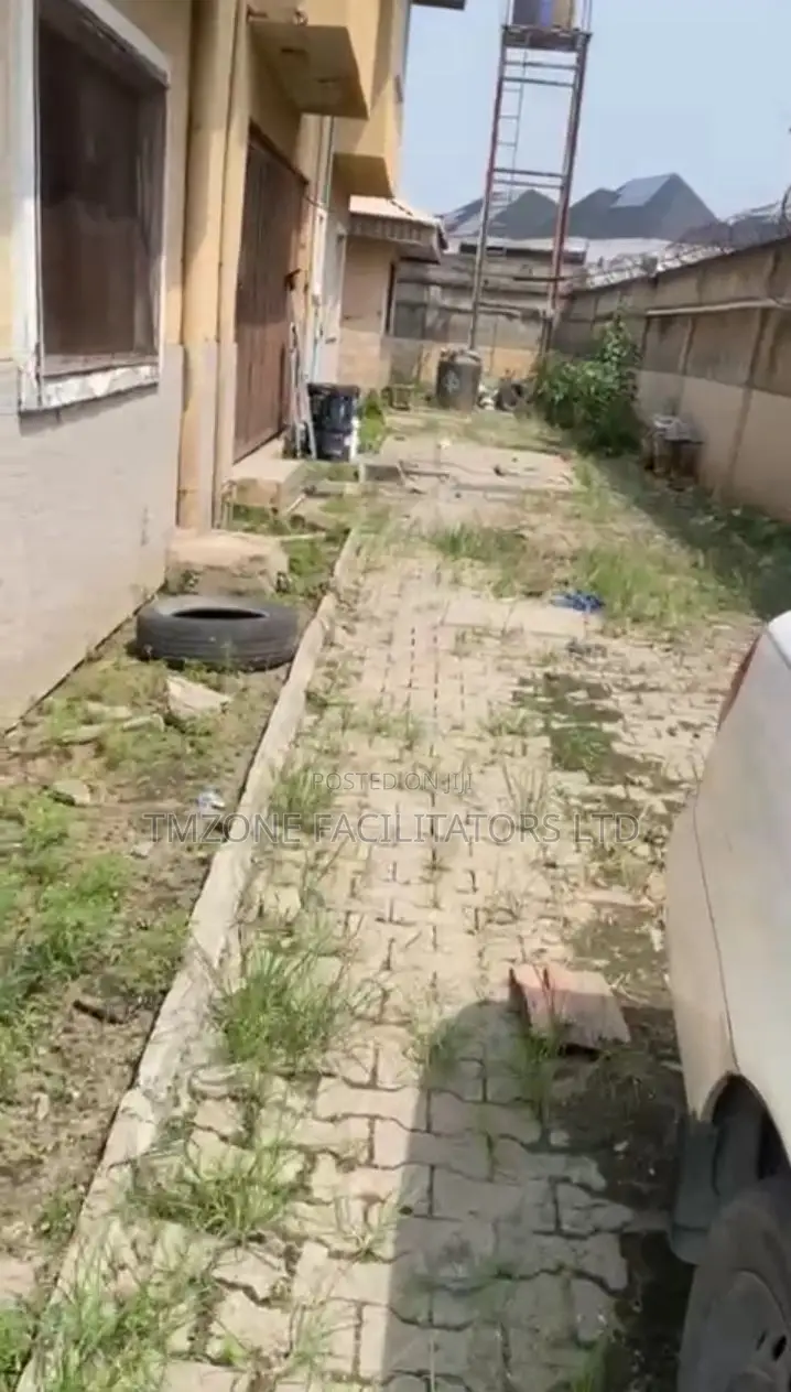 Furnished 6bdrm Duplex in Thomas Estate for sale in Thomas Estate