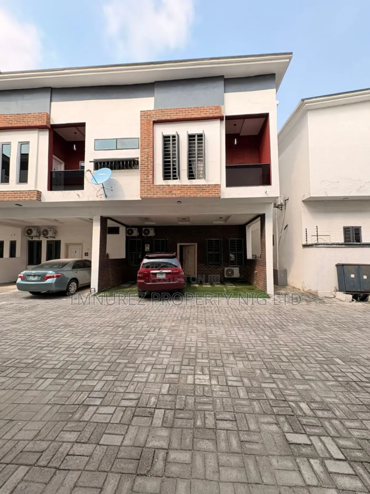 3bdrm Duplex in Orchild Road, Chevron for rent in Chevron