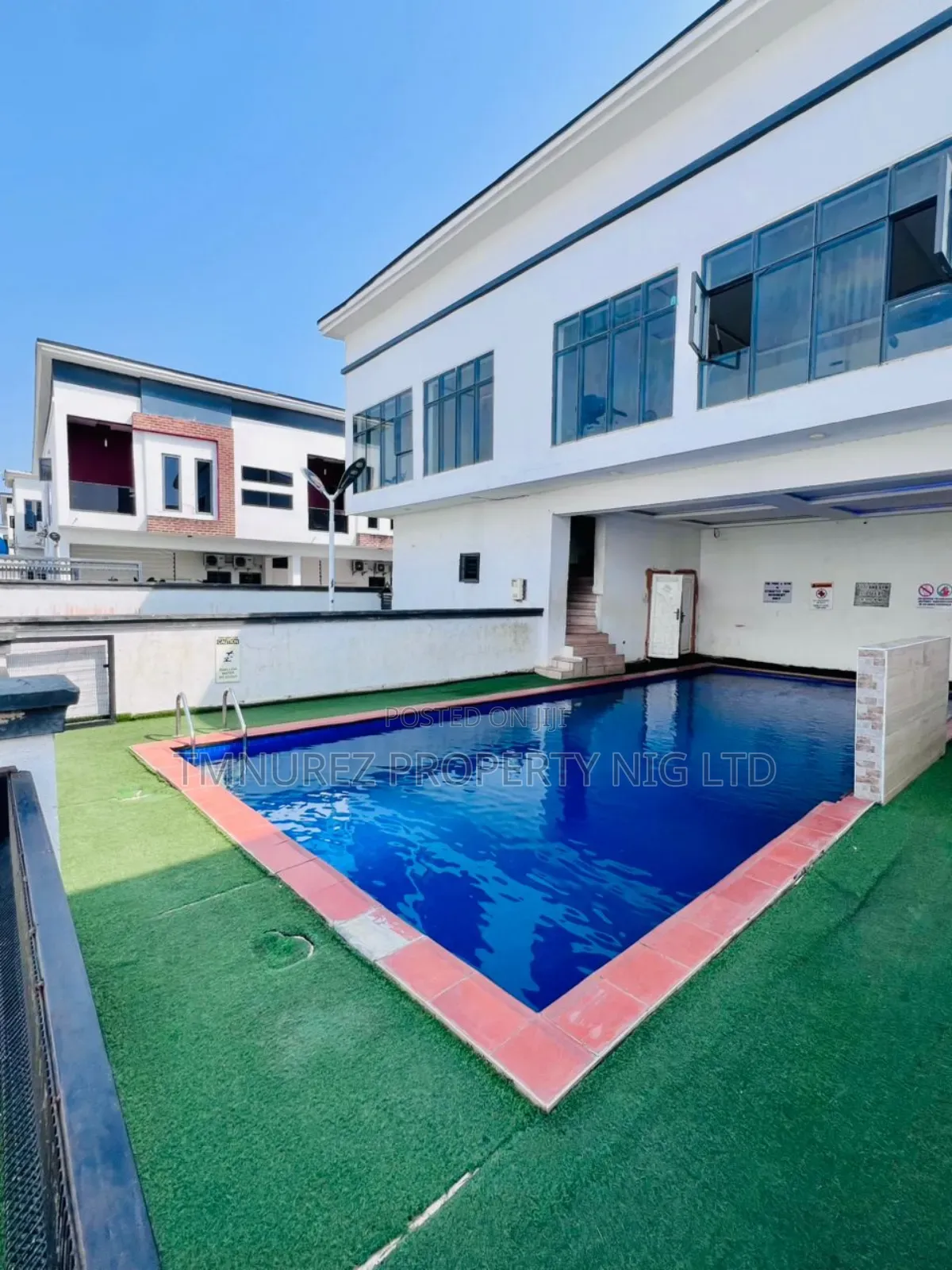 3bdrm Duplex in Orchild Road, Chevron for rent in Chevron
