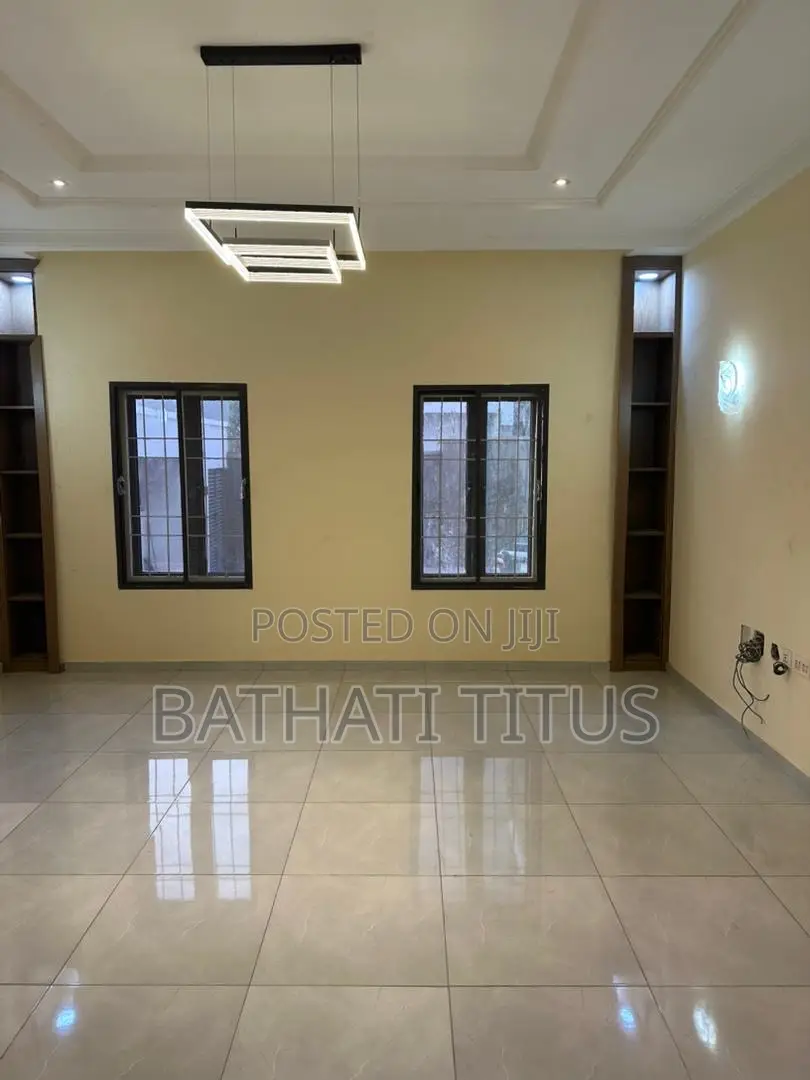 3bdrm Block of Flats in Durumi for sale in Durumi