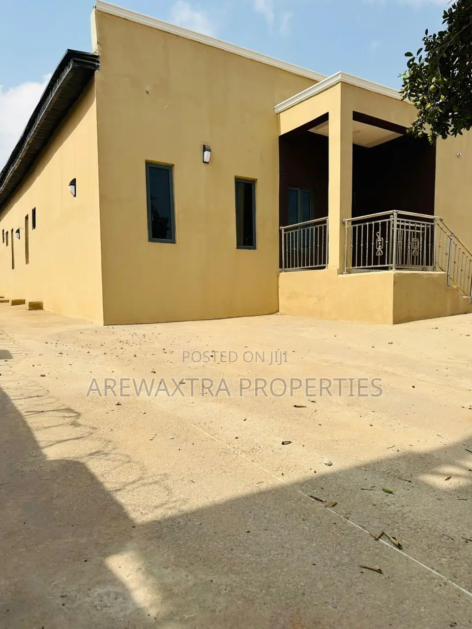 5bdrm Bungalow in Ayegoro Estate, Akobo for sale in Akobo