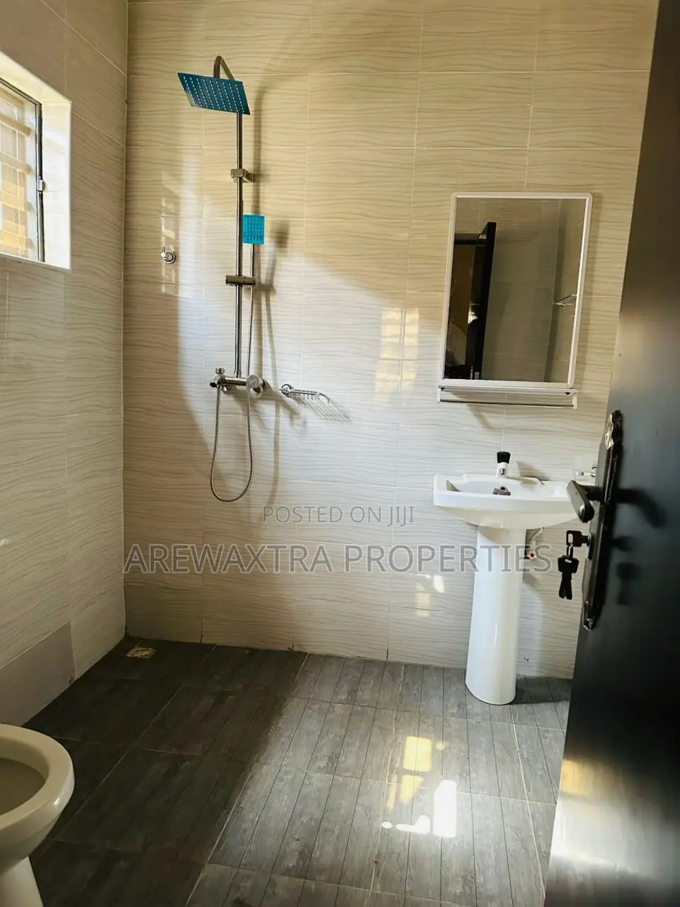 5bdrm Bungalow in Ayegoro Estate, Akobo for sale in Akobo
