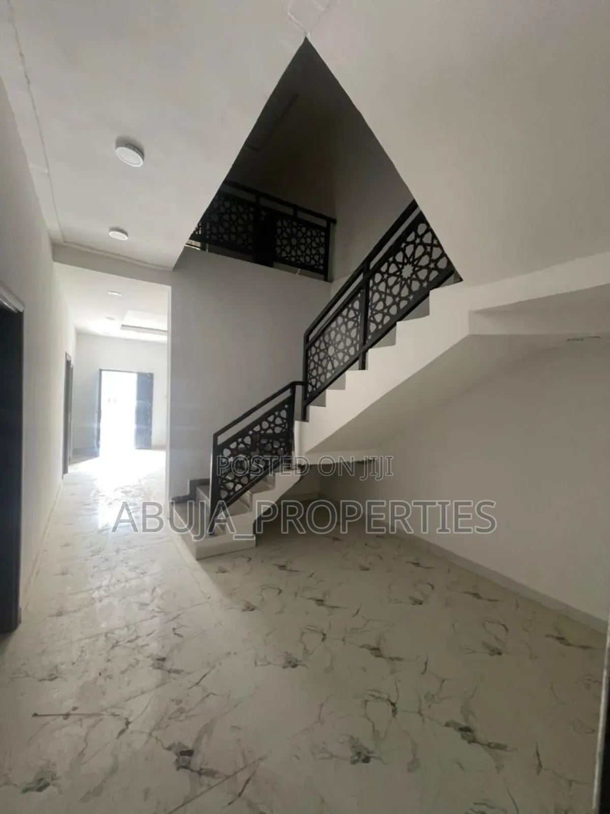 5bdrm Duplex in Lugbe District for sale in Lugbe District