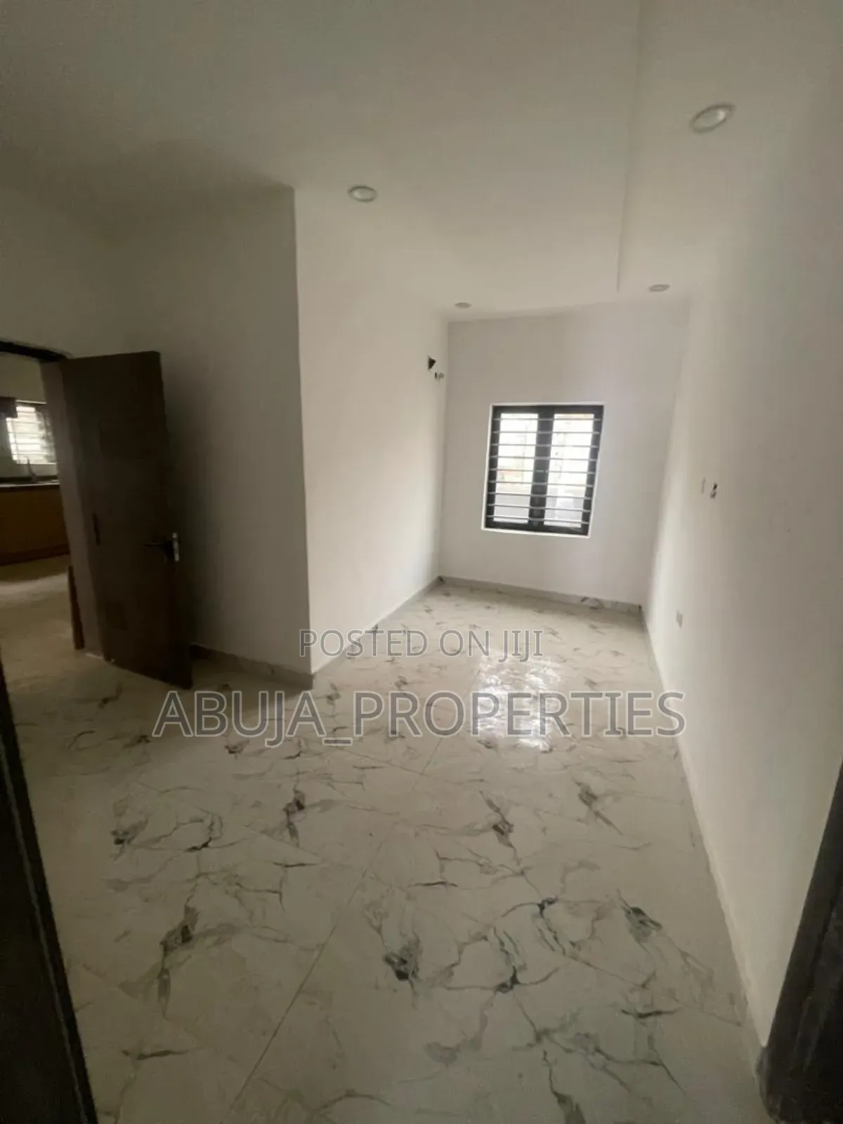 5bdrm Duplex in Lugbe District for sale in Lugbe District