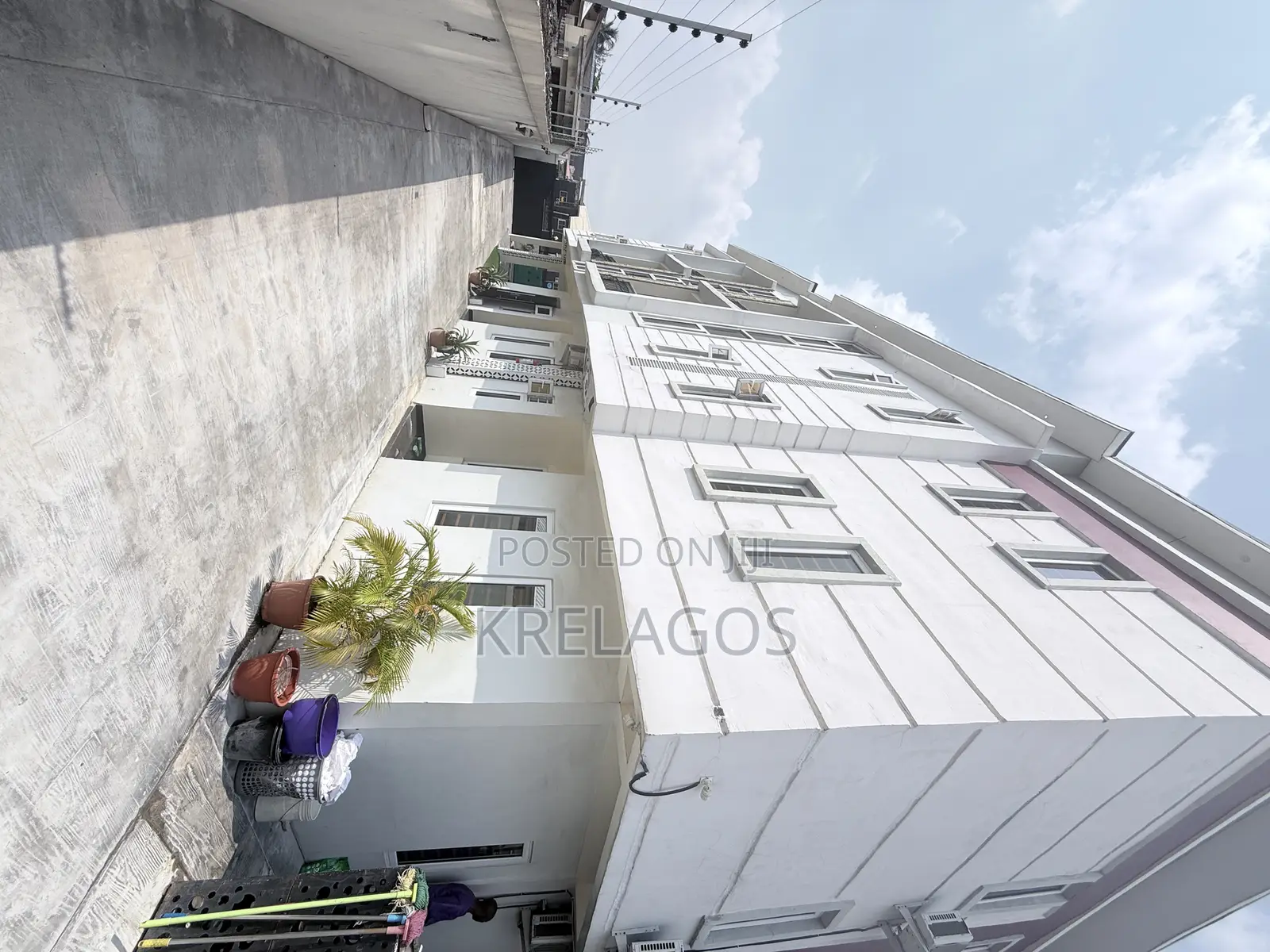 Furnished 2bdrm Block of Flats in Lekki Phase 1 for sale in Lekki Phase 1