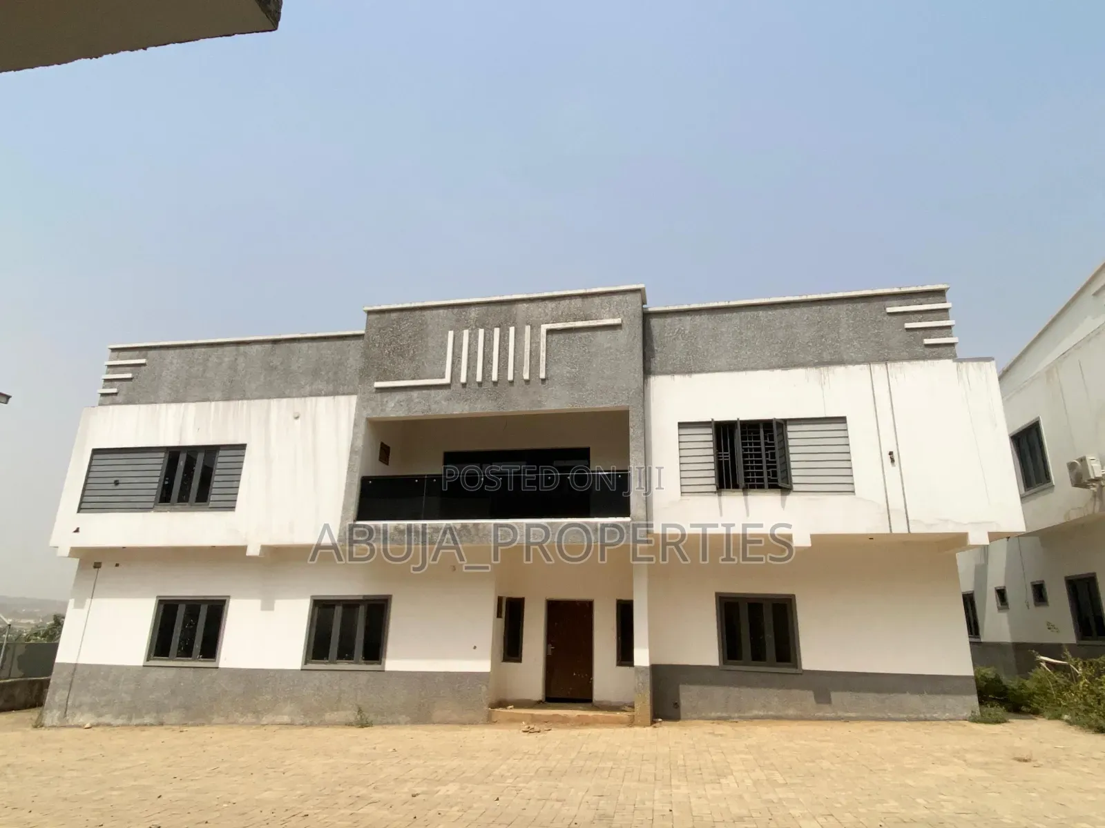5bdrm Duplex in Life Camp for sale in Life Camp