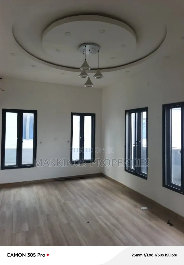 3bdrm Apartment in Awolowo Road for rent in Awolowo Road