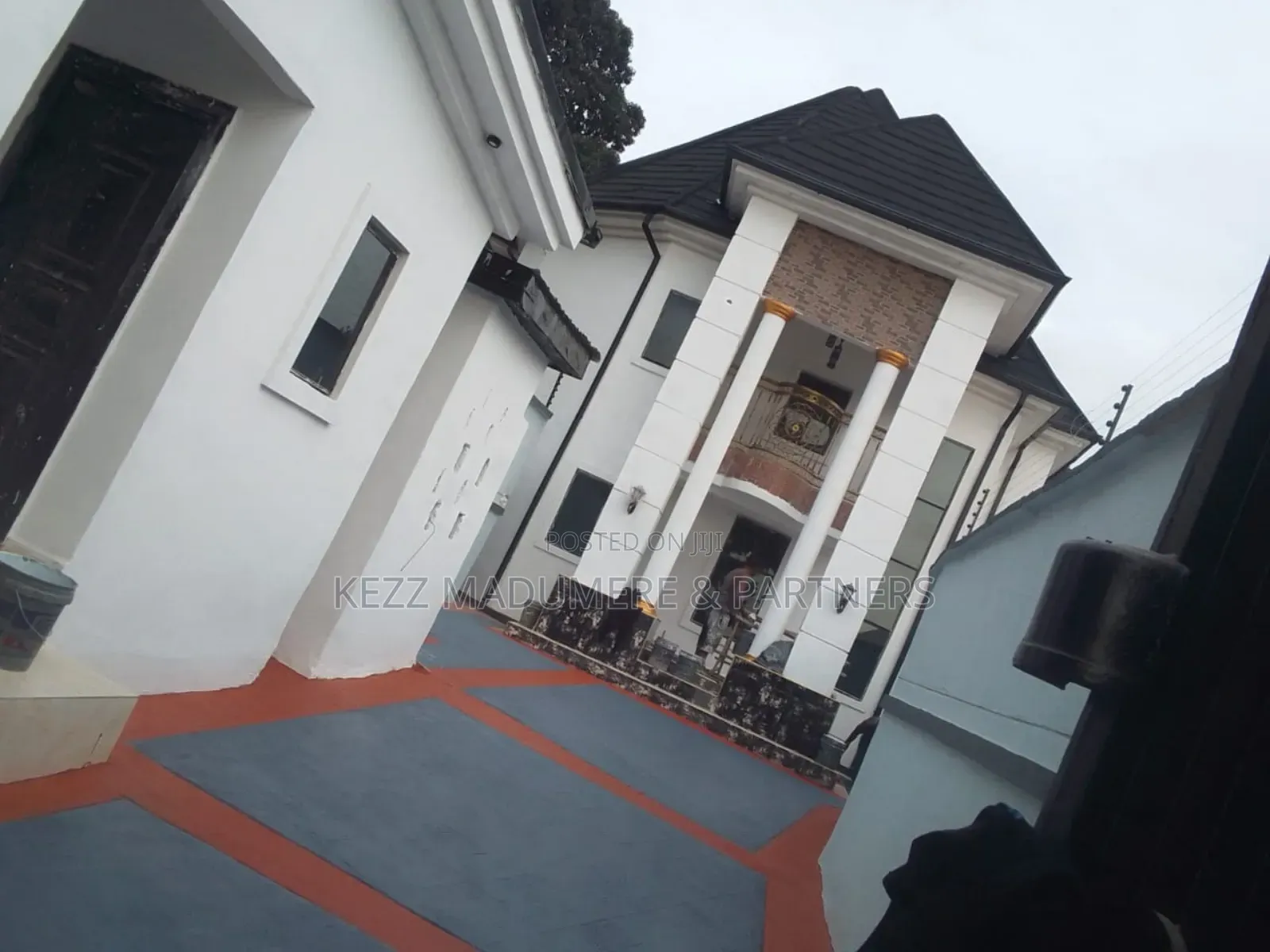 5bdrm Duplex in Iseke , Umuahia , for sale in Umuahia