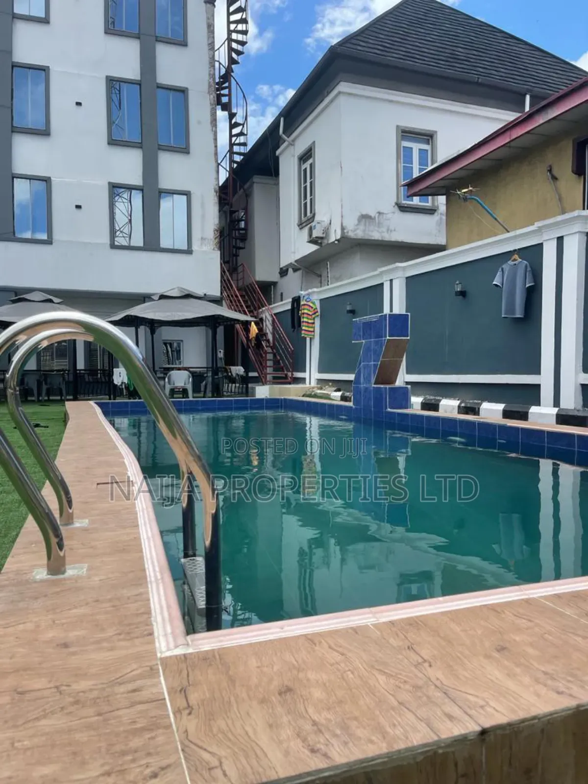 Functioning 27 Rooms Hotel in Ajah for Sale in Ajah