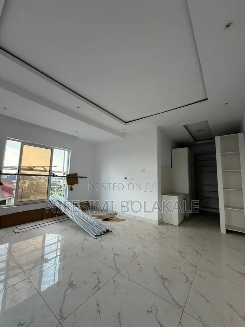 4bdrm Duplex in Kolapo Ishola Gra, for sale in Akobo