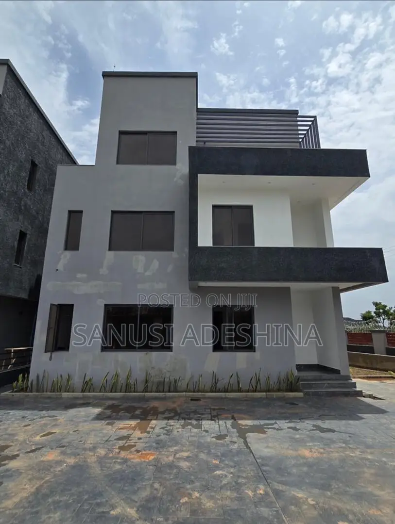 4bdrm Duplex in Life Camp Fct Abuja for sale in Life Camp