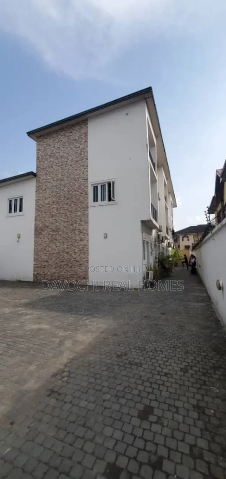 3bdrm Duplex in Lekki Phase1 for rent in Lekki