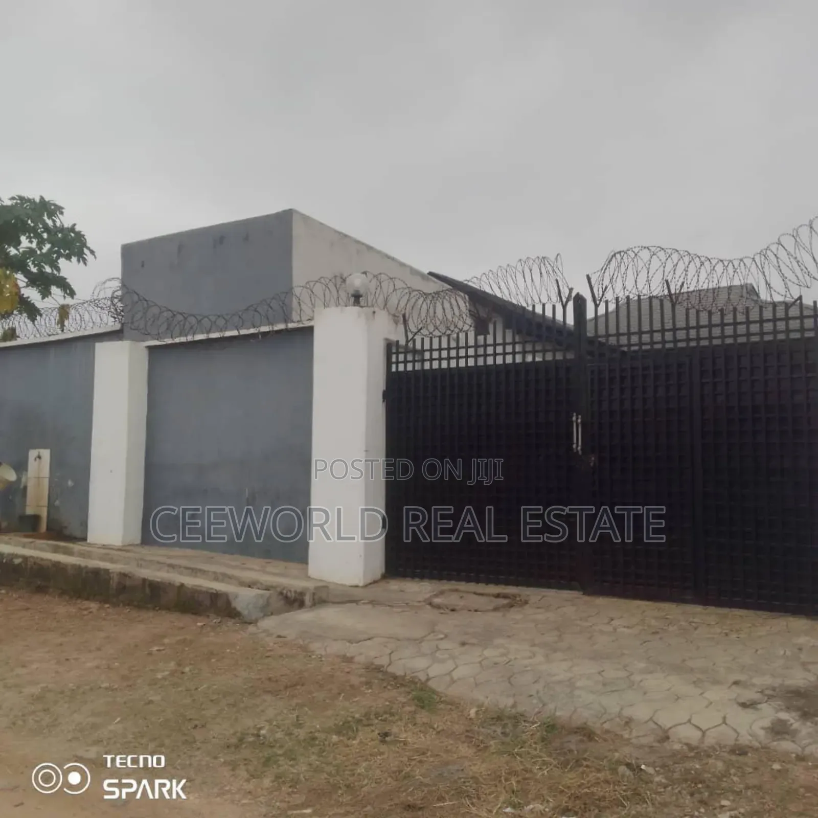3bdrm Bungalow in Johnson Awe Street, Oluyole Estate for sale in Oluyole Estate