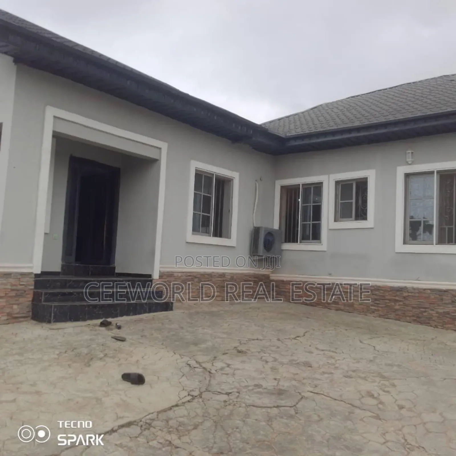 3bdrm Bungalow in Johnson Awe Street, Oluyole Estate for sale in Oluyole Estate