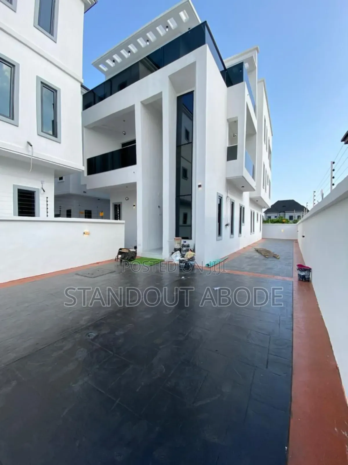 6bdrm Duplex in In A Secure Estate for sale in Isheri North