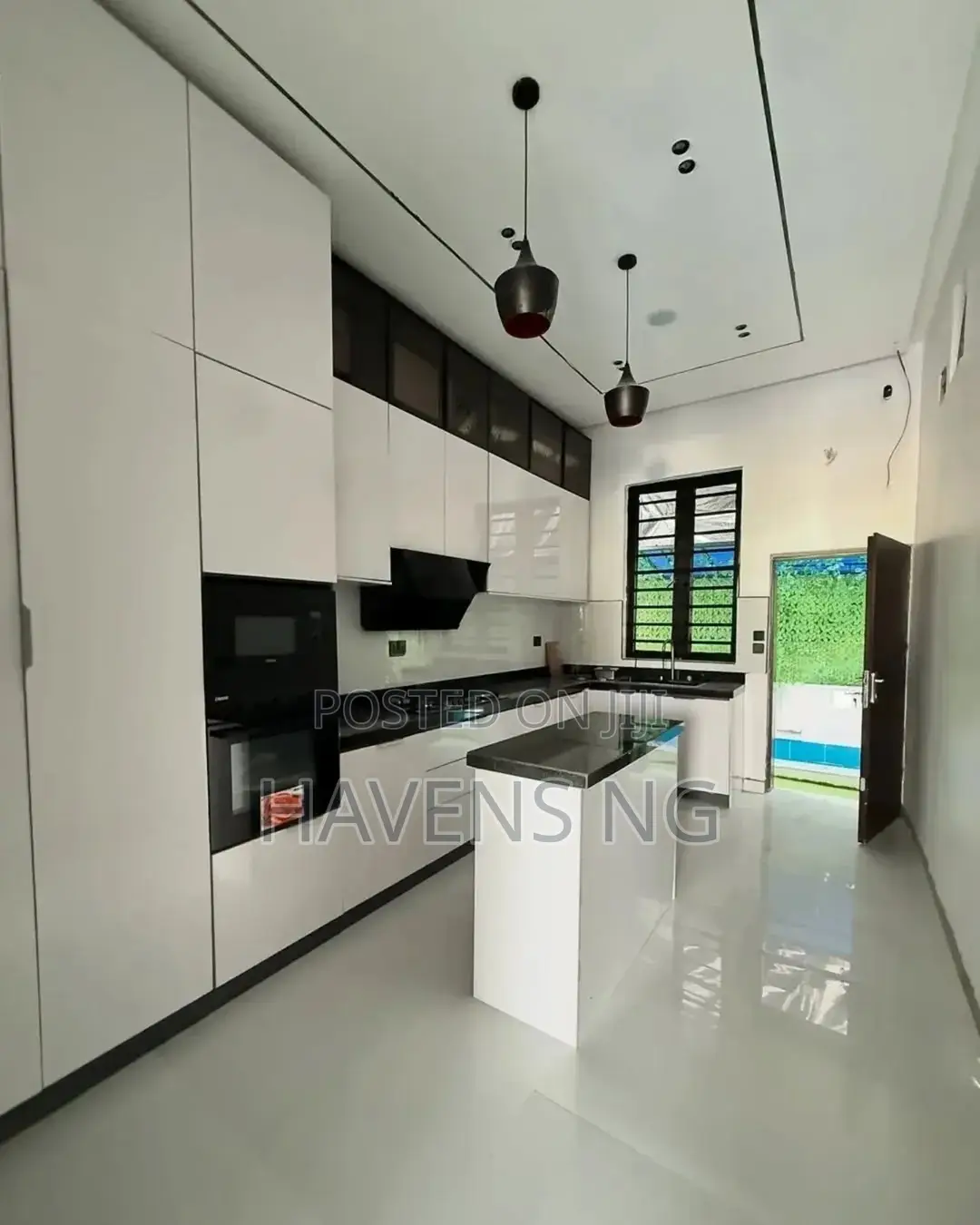 5bdrm Duplex in Lekki Phase 2 for sale in Lekki Phase 2