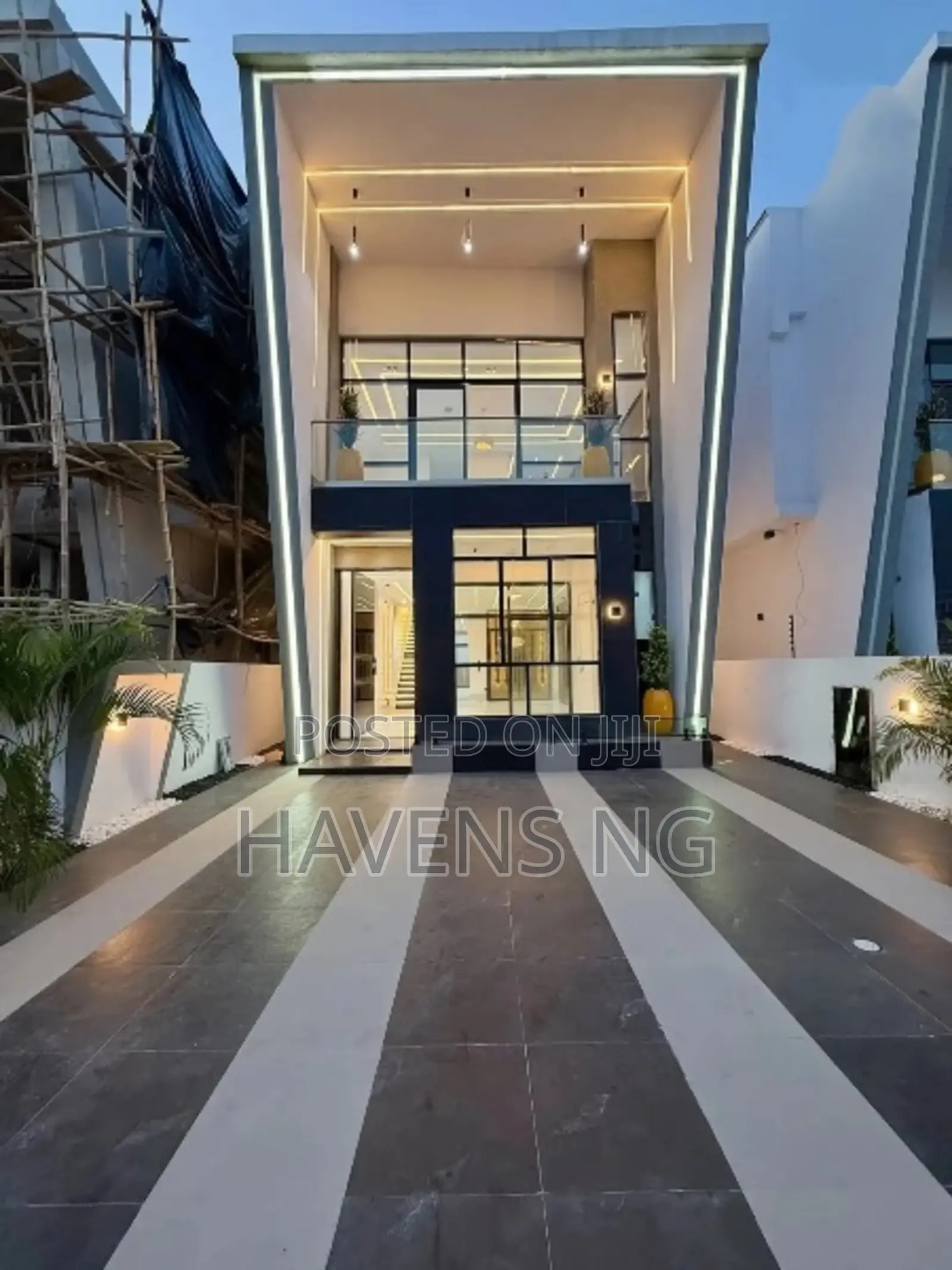 5bdrm Duplex in Lekki Phase 1 for sale in Lekki Phase 1