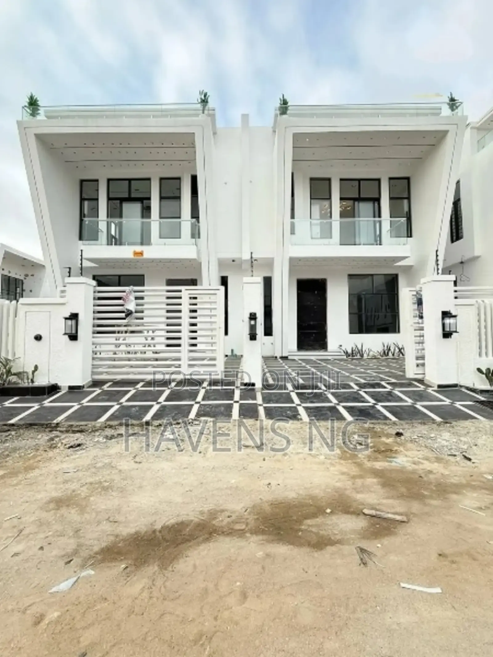 4bdrm Duplex in Lekki Phase 1 for sale in Lekki Phase 1