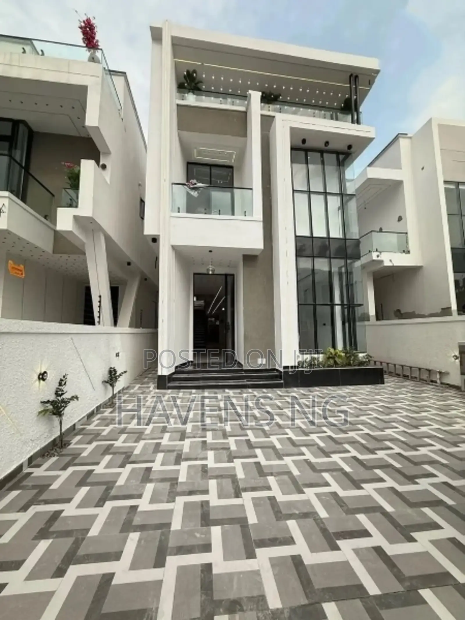 5bdrm Duplex in Lekki Phase 1 for sale in Lekki Phase 1