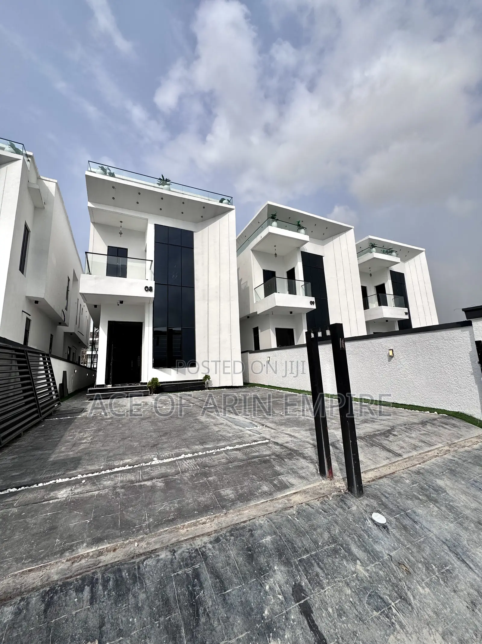 Furnished 5bdrm Duplex in Chevron for sale in Chevron