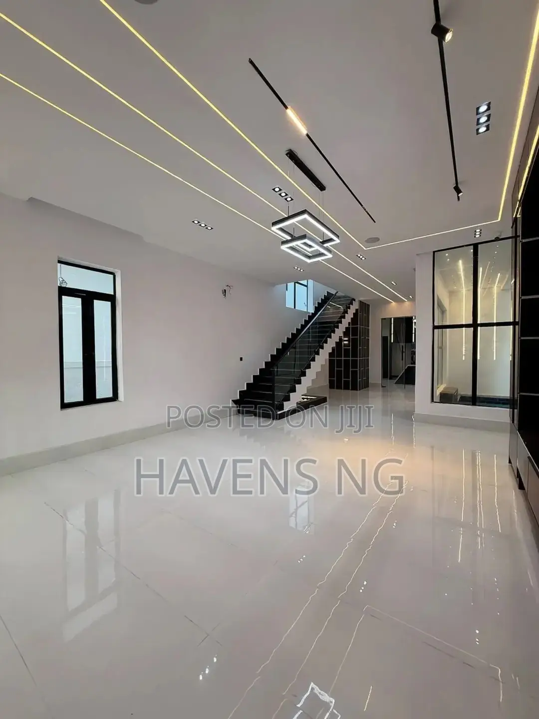 5bdrm Duplex in Lekki Phase 1 for sale in Lekki Phase 1