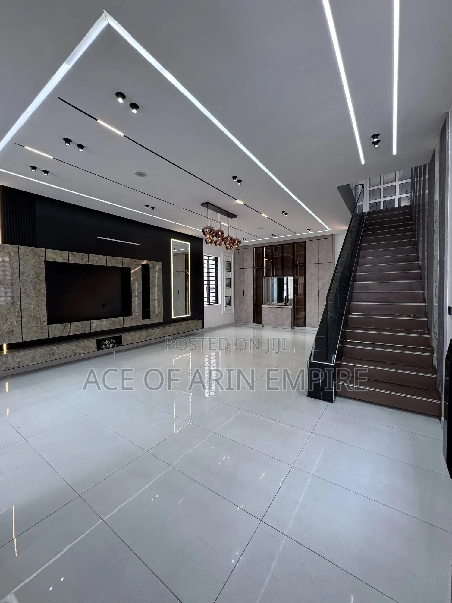 5bdrm Duplex in Chevron, Ikota for sale in Ikota