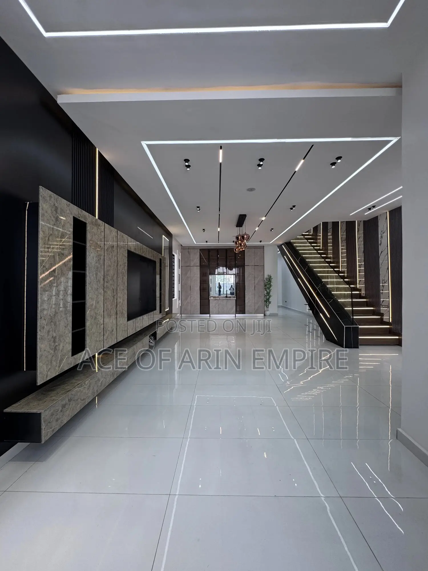 5bdrm Duplex in Chevron, Ikota for sale in Ikota