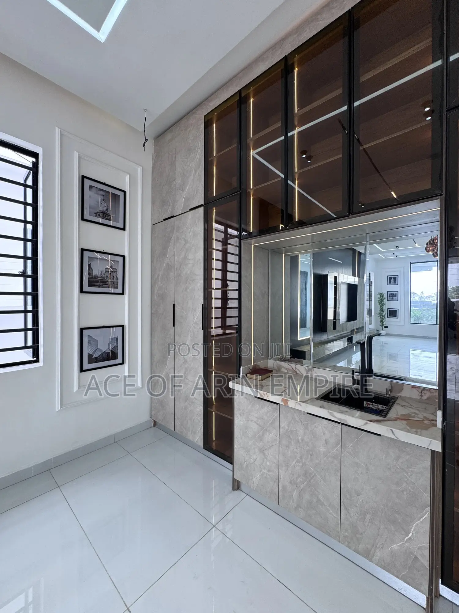 5bdrm Duplex in Chevron, Ikota for sale in Ikota