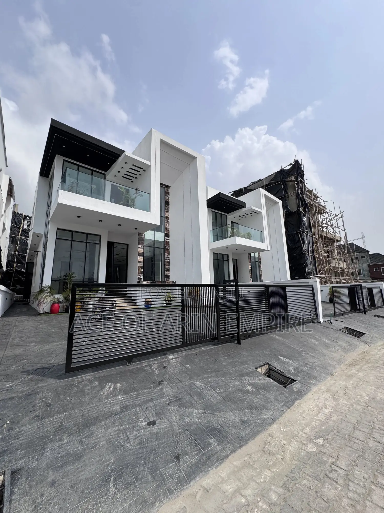 5bdrm Duplex in Chevron for sale in Chevron