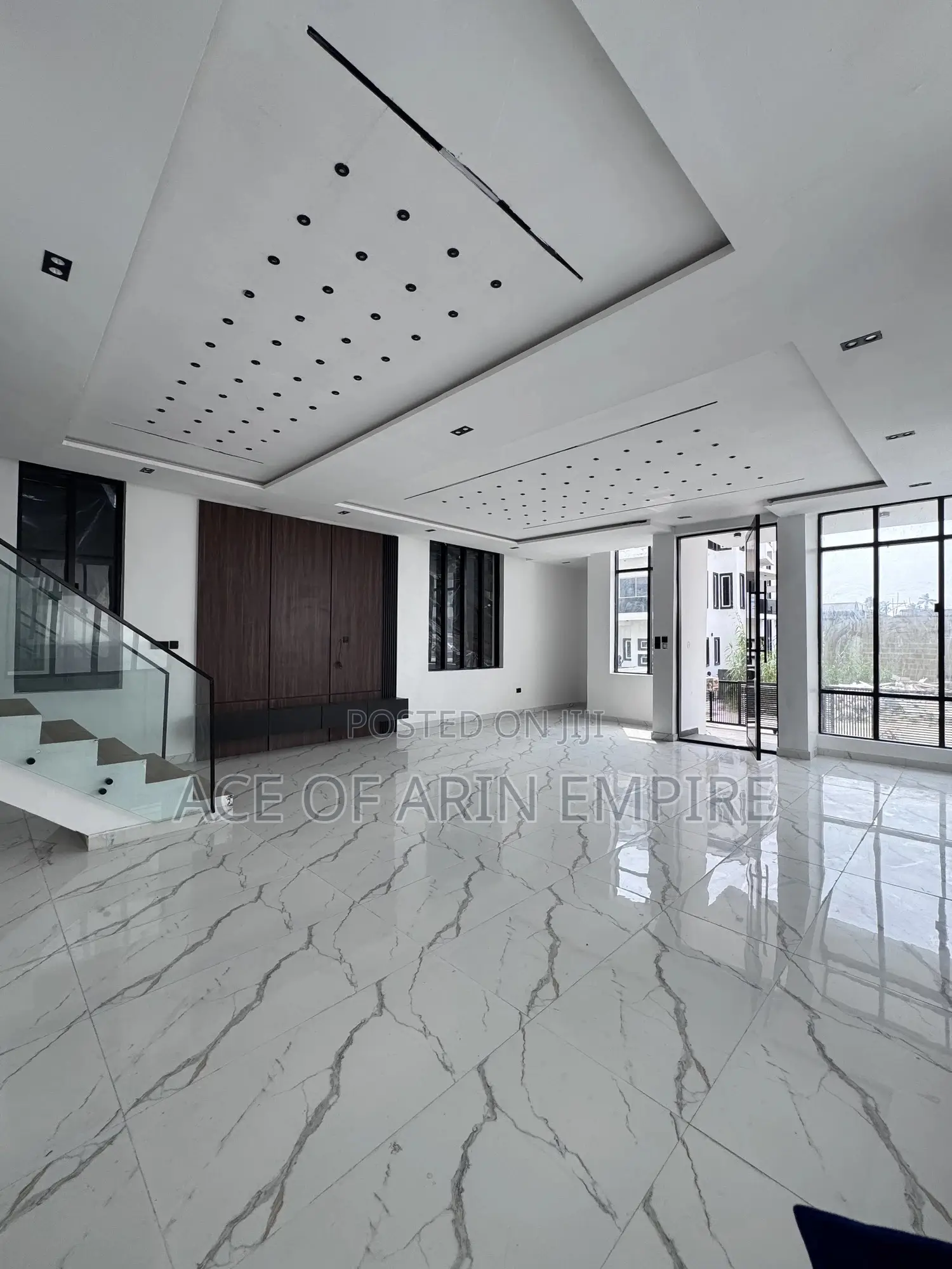 5bdrm Duplex in Chevron for sale in Chevron