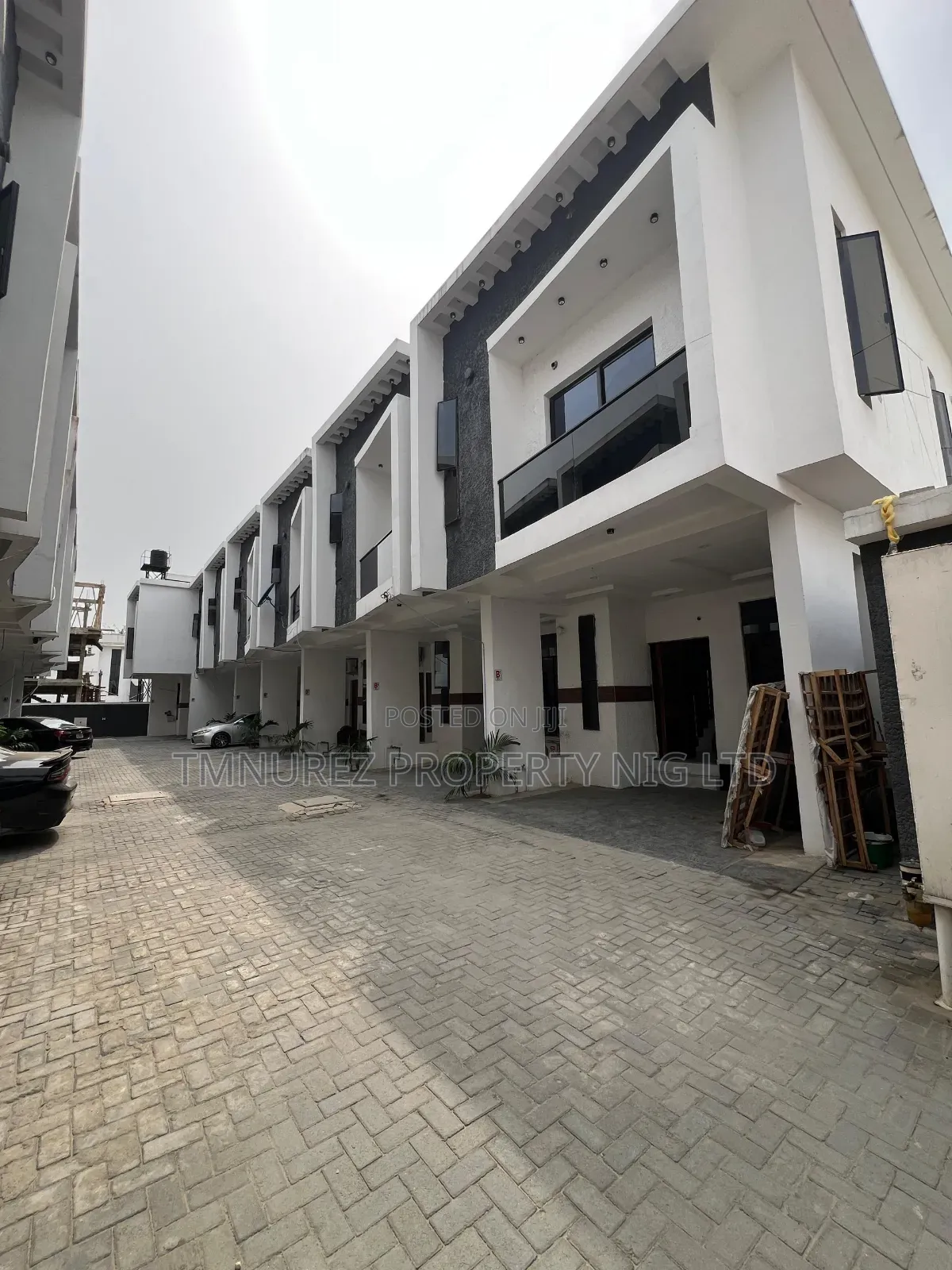 4bdrm Duplex in Ikota for rent in Ikota