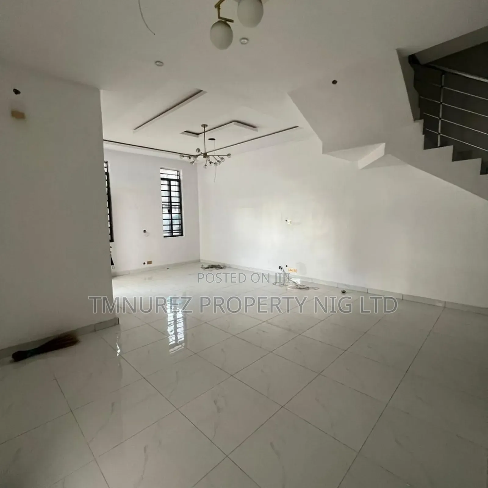 4bdrm Duplex in Chevron for rent in Chevron