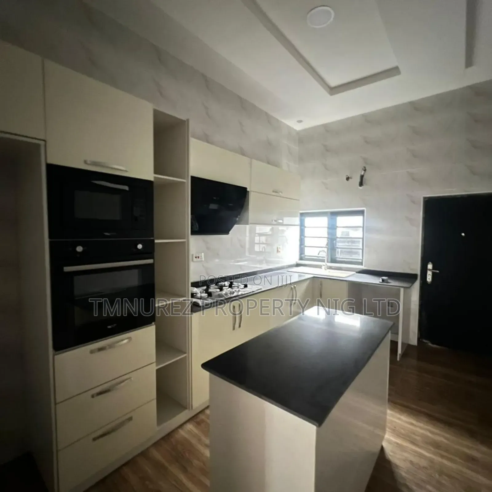 4bdrm Duplex in Chevron for rent in Chevron