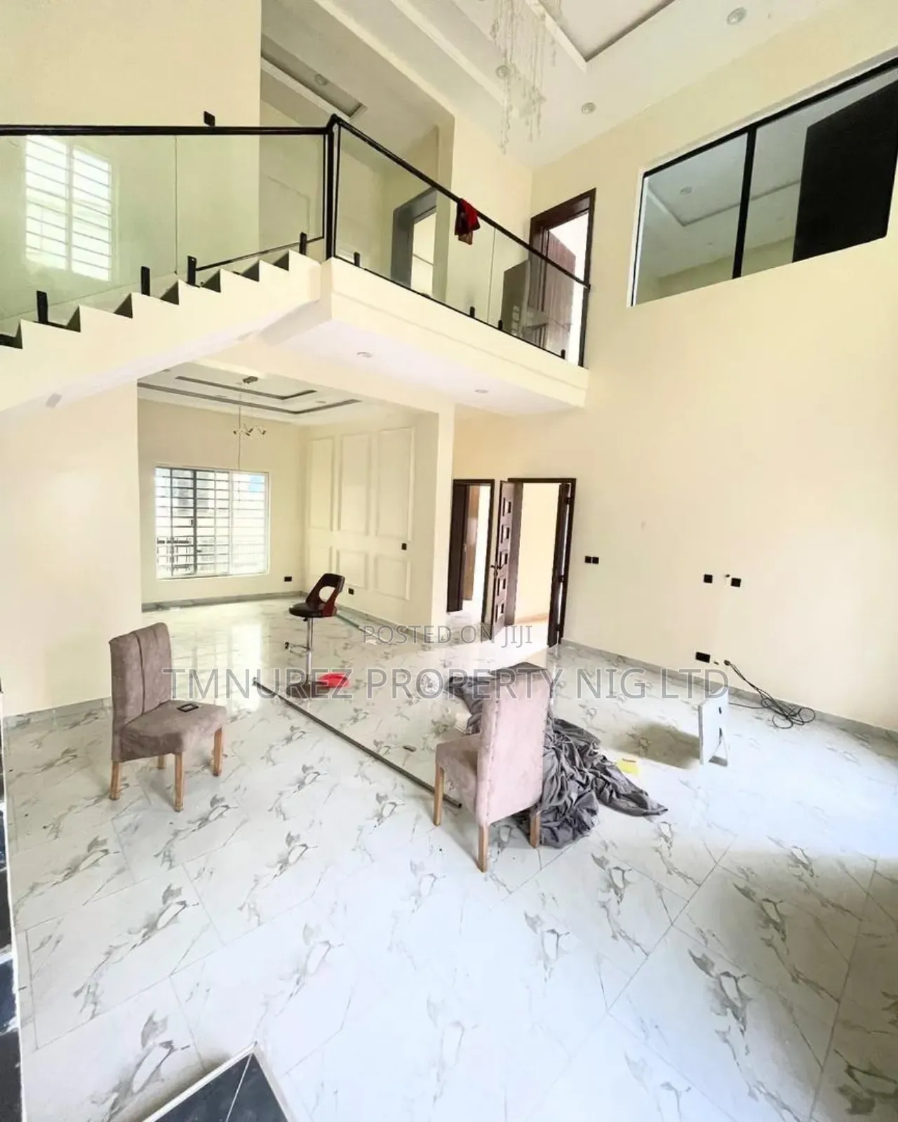 5bdrm Duplex in Chevron for rent in Chevron