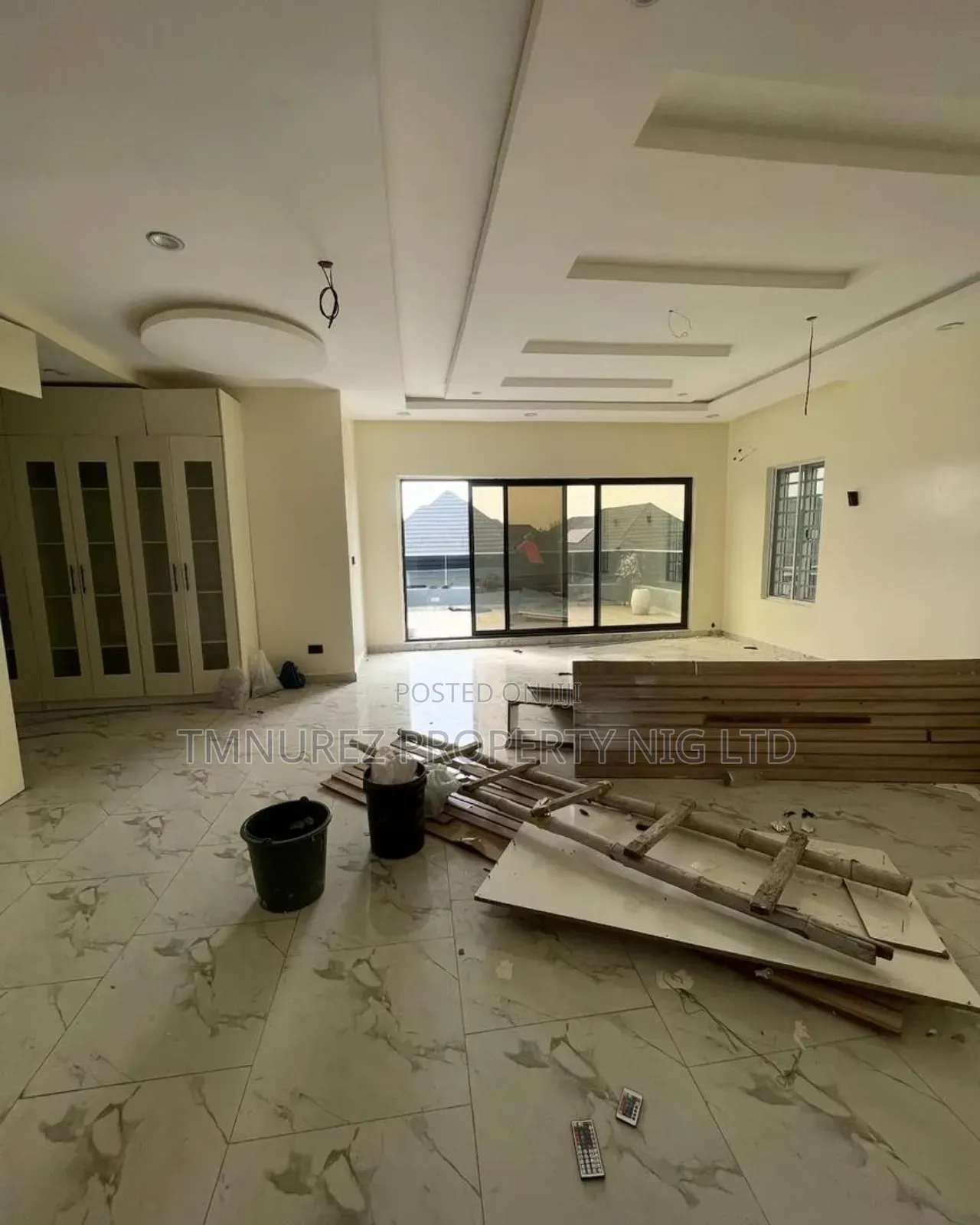 5bdrm Duplex in Chevron for rent in Chevron