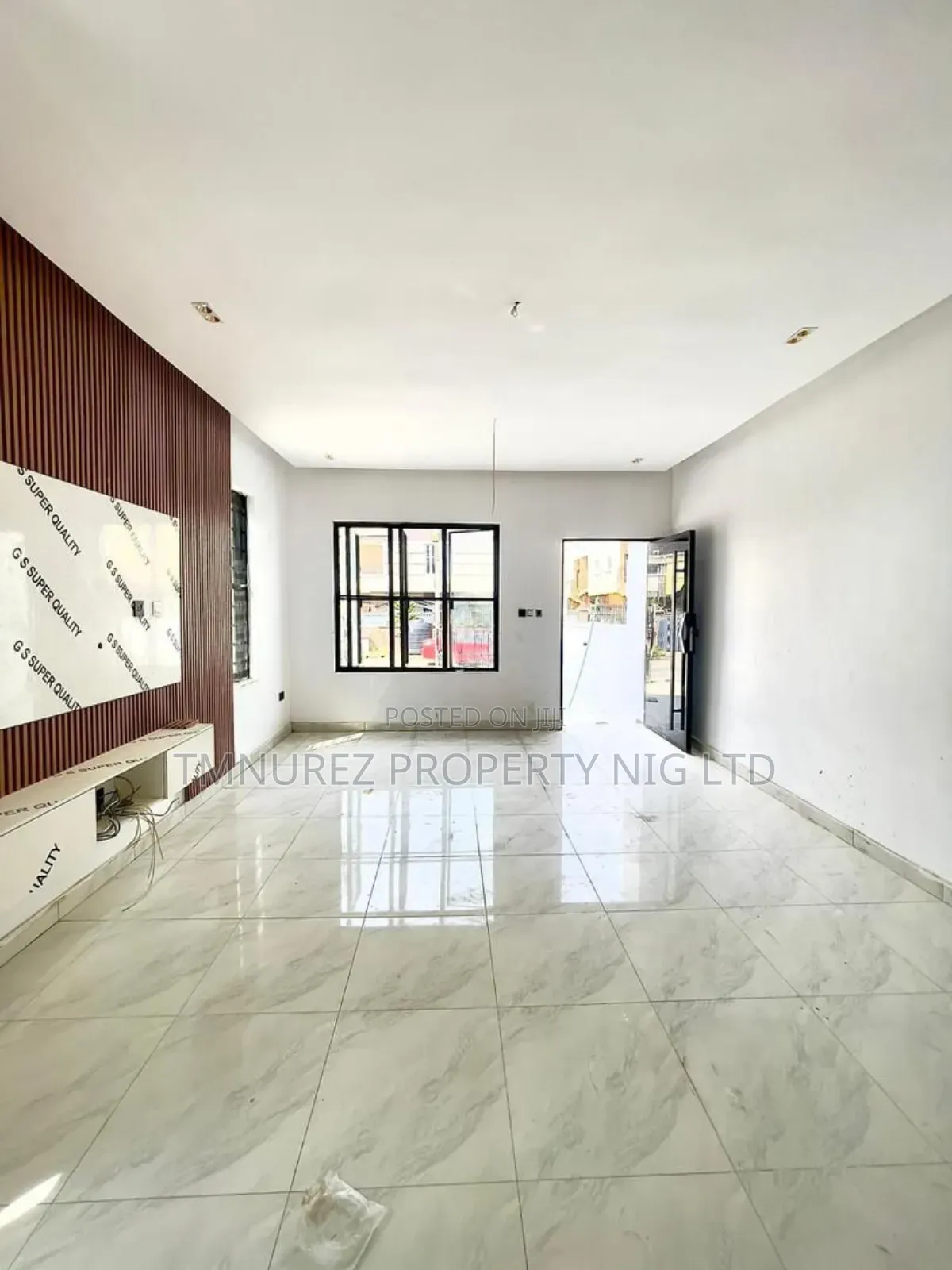 4bdrm Duplex in Chevron for sale in Chevron