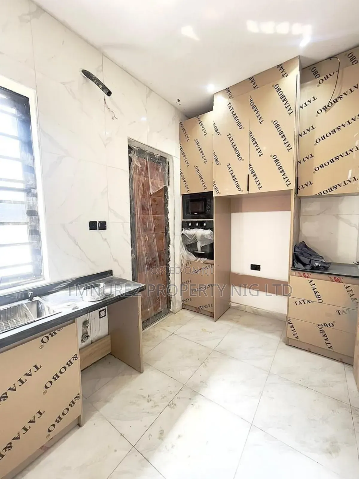 4bdrm Duplex in Chevron for sale in Chevron